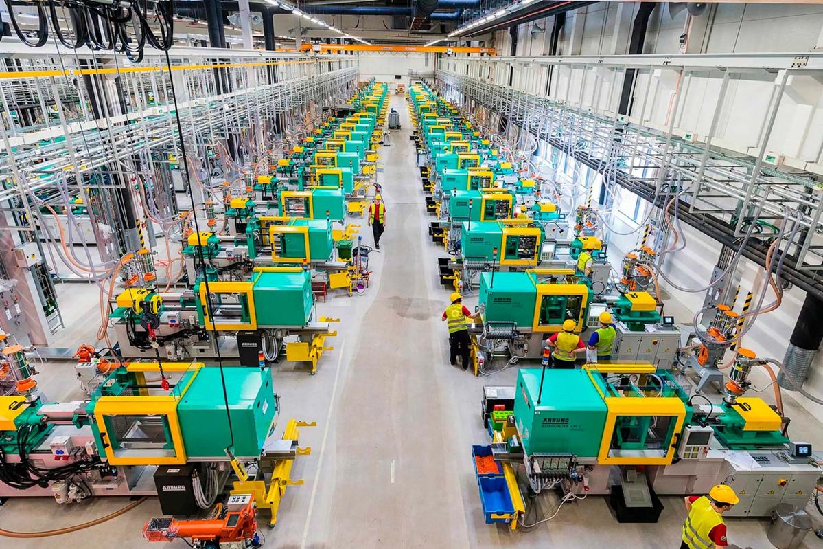 OEM production line for plastic components manufacturing